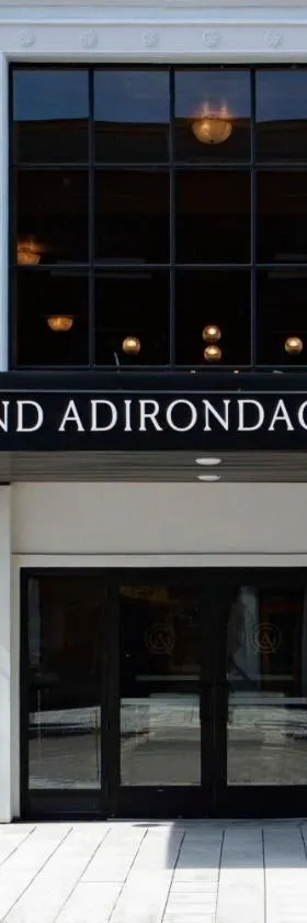 Grand Adirondack Hotel, Lake Placid, a Tribute Portfolio Hotel，位于普莱西德湖的酒店