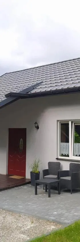 Całoroczny domek letniskowy nad zalewem Chańcza，位于Życiny的酒店