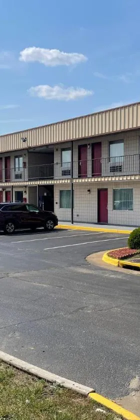 Royal Inn Motel，位于弗雷德里克斯堡的酒店