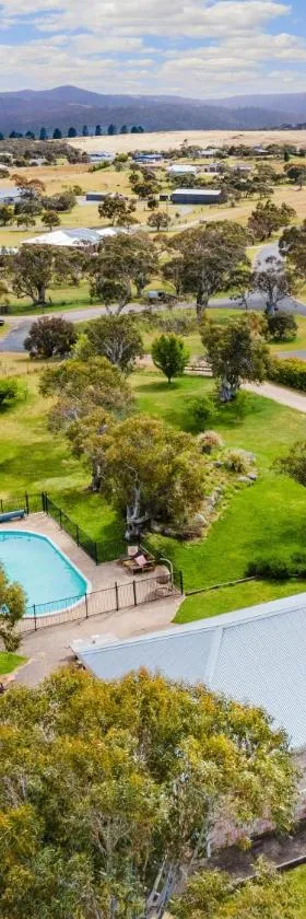 Winterwood Lodge - 6mins Jindabyne Pets Allow Floor Heating Farm Stay，位于Moonbah的酒店