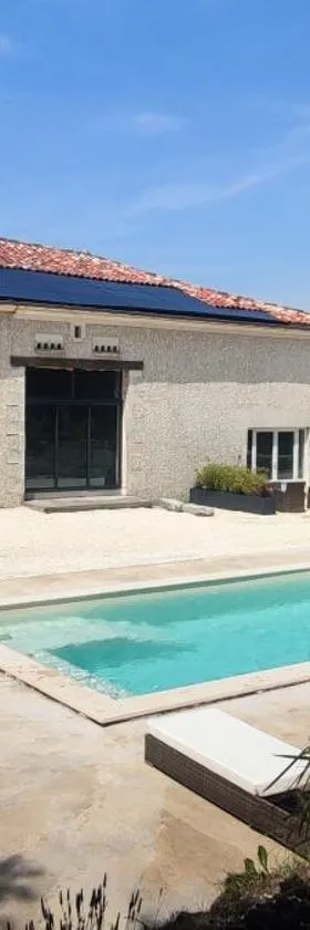 Gîte avec piscine au cœur de la campagne，位于Saint-Aulais-la-Chapelle的酒店