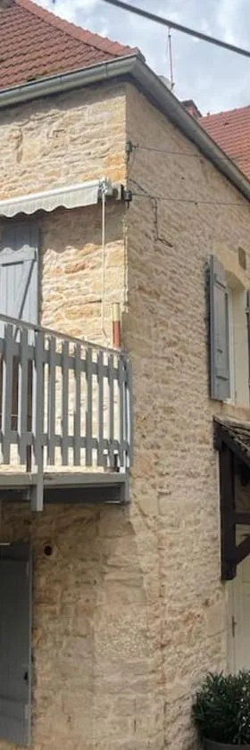 Agréable gîte au coeur du centre ville 4 personnes，位于沙尼的酒店