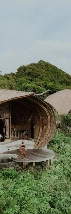 Kini Resort - Oceanfront Bamboo Eco Lodges，位于Sekongkang的酒店