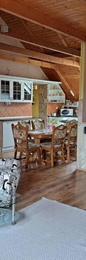 Kismarosi Center Apartman，位于Kismaros的酒店