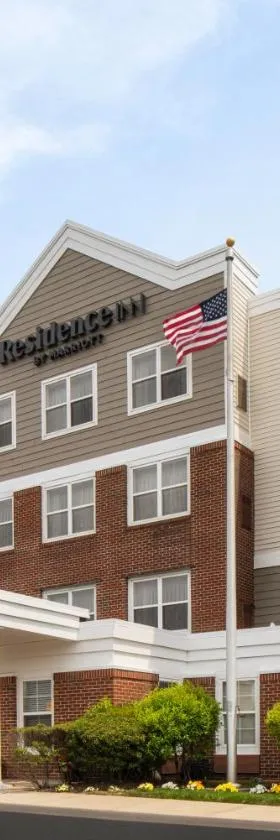 长岛豪尔兹维尔原住客栈，位于Holtsville的酒店