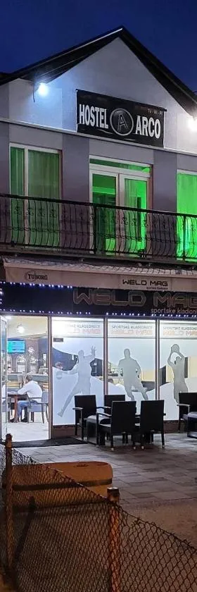 HOSTEL "ARCO"，位于布尔奇科的酒店
