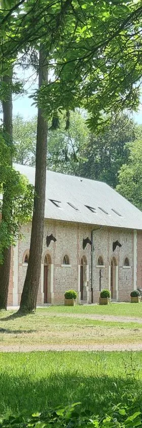 Les Ecuries du Château de Brumare，位于Brestot的酒店