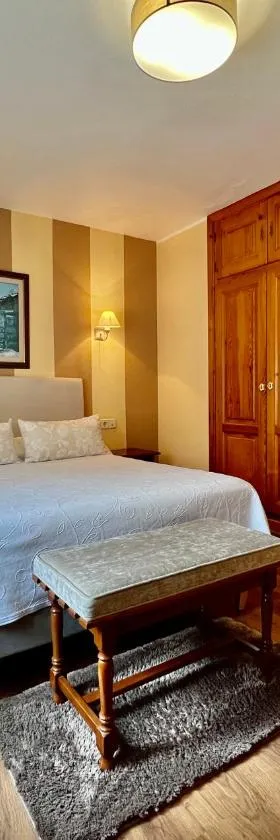Hotel La Rivera，位于阿里纳斯·德·卡伯瑞勒斯的酒店