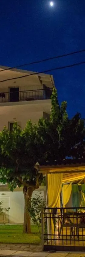 Philoxenia Apartments，位于Kryonéri的酒店