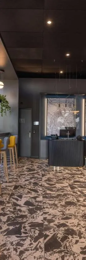 Radisson Hotel & Suites Zurich，位于欧普菲康的酒店