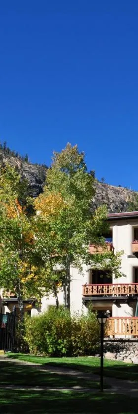 Olympic Village Inn Olympic Valley，位于奥林匹克谷的酒店