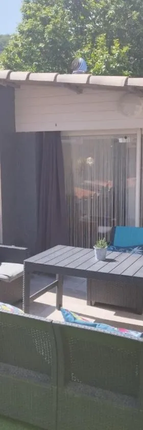 Charmant Appart cosy climatisé avec terrasse，位于Bessèges的酒店