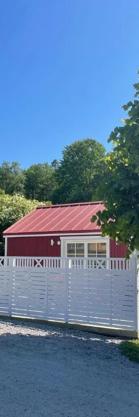 Lyckan - Minihus i lantlig miljö，位于乌尔里瑟港的酒店