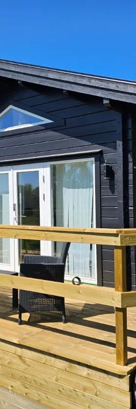 Attefallshus Nära Havet Norranäs，位于瓦尔贝里的酒店