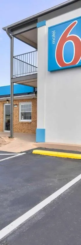 Motel 6-Falls Church, VA - Arlington Boulevard，位于福尔斯彻奇的酒店
