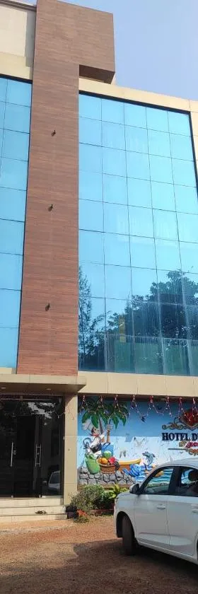 Hotel Deepak Executive, Ganpatipule，位于甘帕普拉的酒店