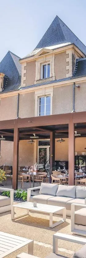 Hôtel & Restaurant - Le Manoir des Cèdres - piscine chauffée et climatisation，位于胡菲涅克的酒店