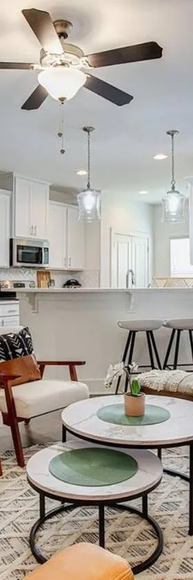 2022 quiet relaxing and secure town house near Atlanta，位于Redan的酒店
