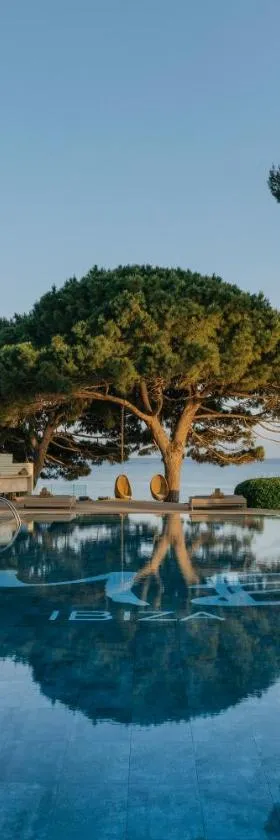 ME Ibiza - The Leading Hotels of the World，位于圣埃乌拉利亚的酒店