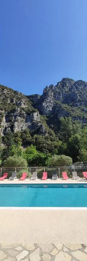 Le Moulin du Pont D'Aliès，位于阿克萨的酒店