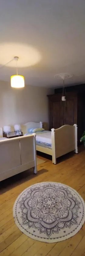 Charmante chambre dans village jurassien，位于Nogna的酒店