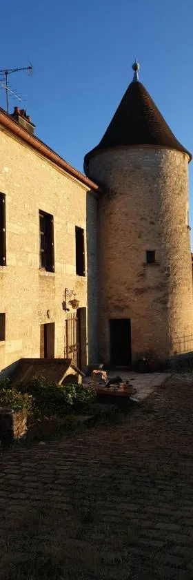 2 CHAMBRES DANS MAISON EN PIERRE ATYPIQUe，位于Lœuilley的酒店