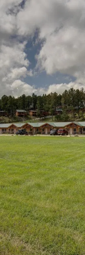 Rock Crest Lodge & Cabins，位于卡斯特的酒店