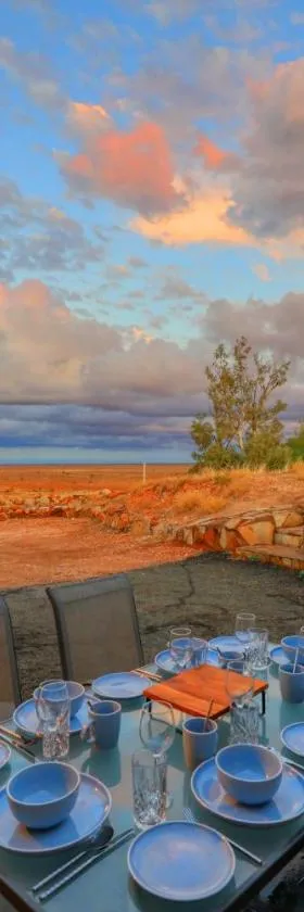 Desert Hideaway - White Cliffs，位于White Cliffs的酒店