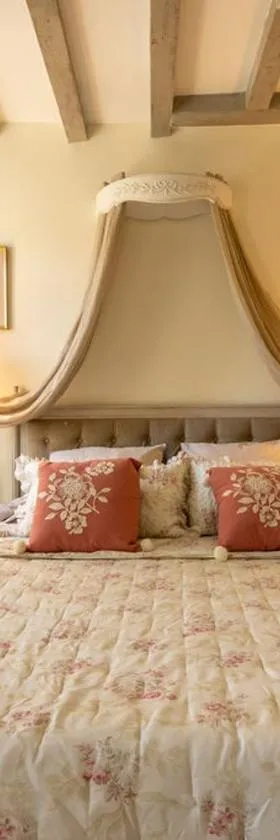 Le Clos des Roses Chambres et Tables d hôtes，位于Meusnes的酒店