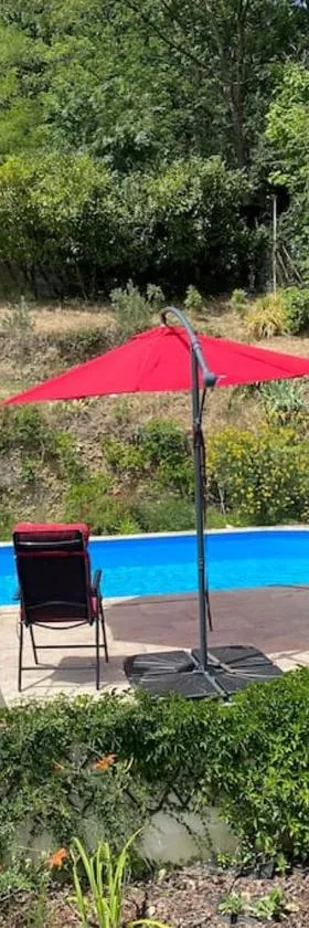 VILLA LES TERRASSES dans la nature avec piscine à 2 pas de Lyon, métro à 15mn à pied pour Lyon centre en 10mn ou bus à 300m pour Lyon centre，位于隆河省的酒店