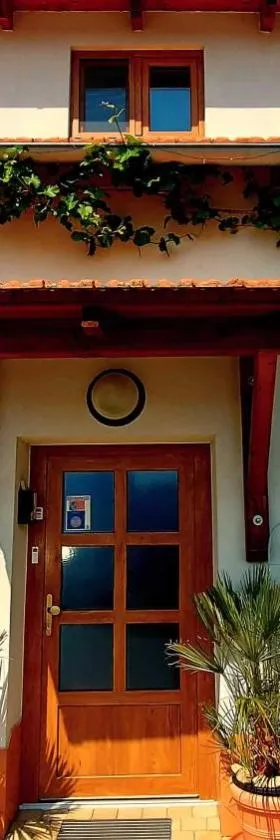 Penzion U TŘÍ RŮŽÍ，位于Vrbice的酒店
