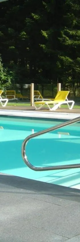 Gite Roche Des Ducs avec Piscine toute l'année, Spa, Sauna, Hammam，位于Rochesson的酒店