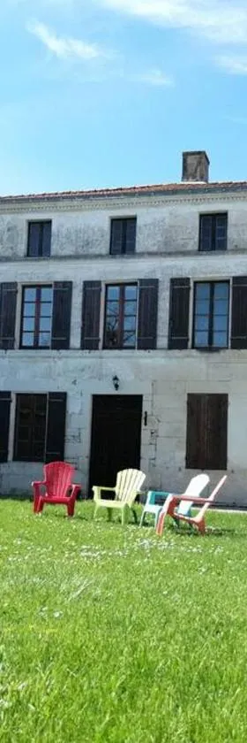 Maison charentaise，位于蓬的酒店