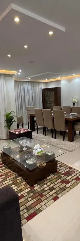 Superb & comfy 3BDR apartment with outstanding view شقة فندقية فاخرة فيو رائع للمطار，位于开罗的酒店