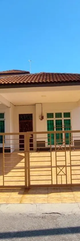 Teratak Azhan Homestay，位于Kampong Sungai Putat的酒店