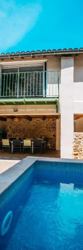 Superbe maison de village-Piscine-Idéal famille，位于博尔迪克的酒店