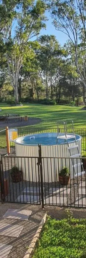 3 bed cottage nestled at centre of 21 acres in Blackbutt，位于Blackbutt的酒店