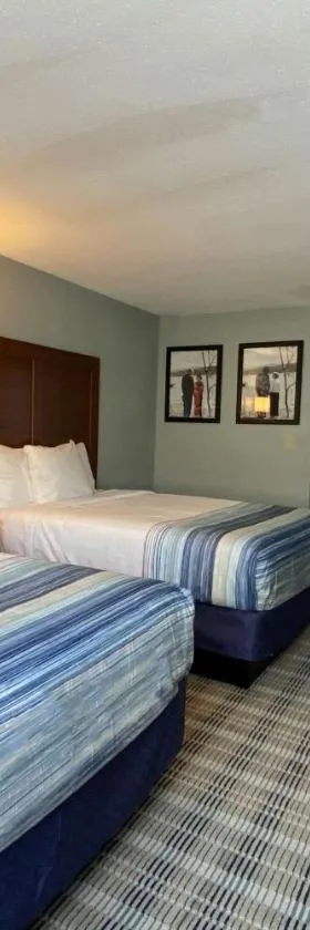 AmericInn by Wyndham Williamsburg，位于Williamsburg的酒店