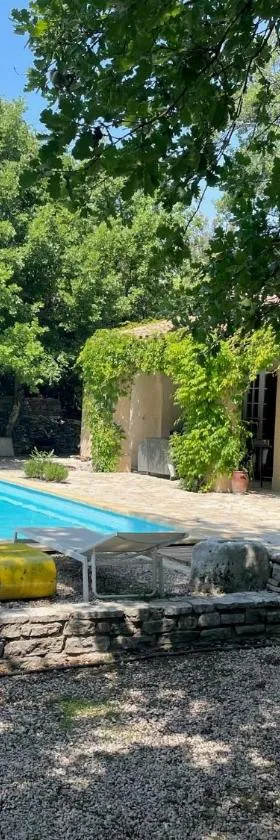Mas Joviel villa Uzes，位于Arpaillargues-et-Aureillac的酒店