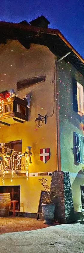 Hôtel Restaurant "La Petite Auberge"，位于圣莫里斯堡的酒店