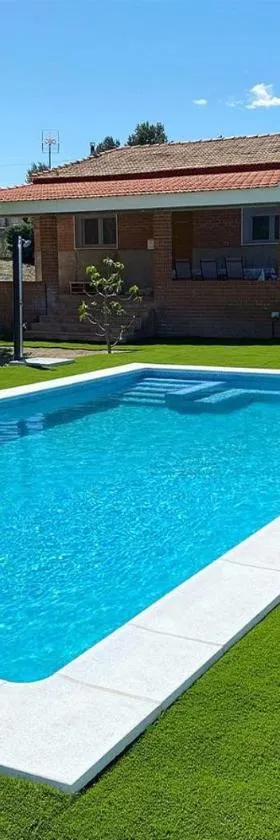 Casa con piscina, Villa Alarilla，位于Fuentidueña de Tajo的酒店
