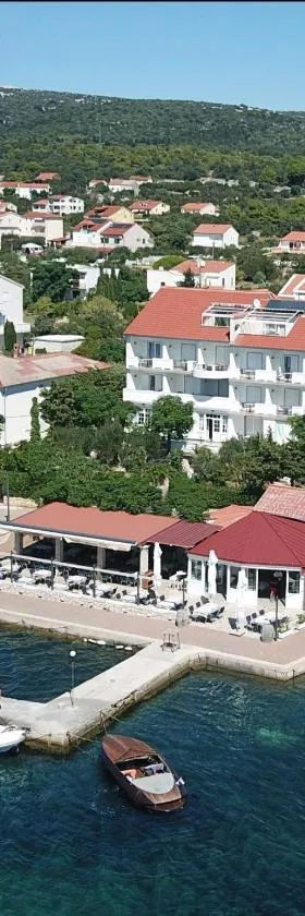 Apartmani Matušan，位于巴尔巴特纳拉布的酒店