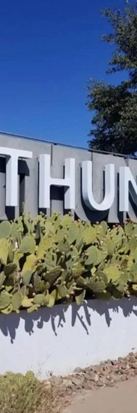 Thunderbird Hotel，位于马尔法的酒店