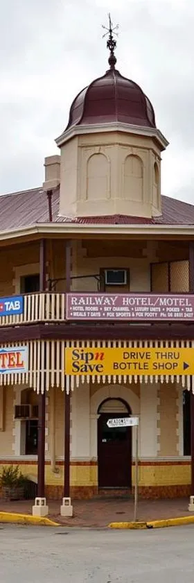 Railway Hotel Motel Peterborough，位于Peterborough的酒店