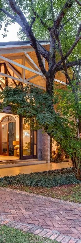Mbano Manor Hotel Victoria Falls，位于维多利亚瀑布的酒店