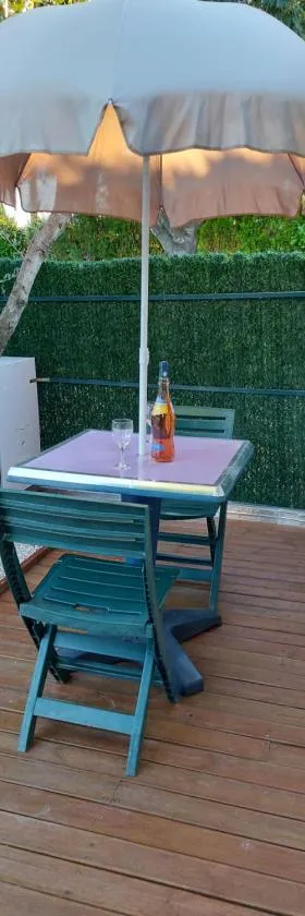 studio 66，位于Caumont-sur-Durance的酒店