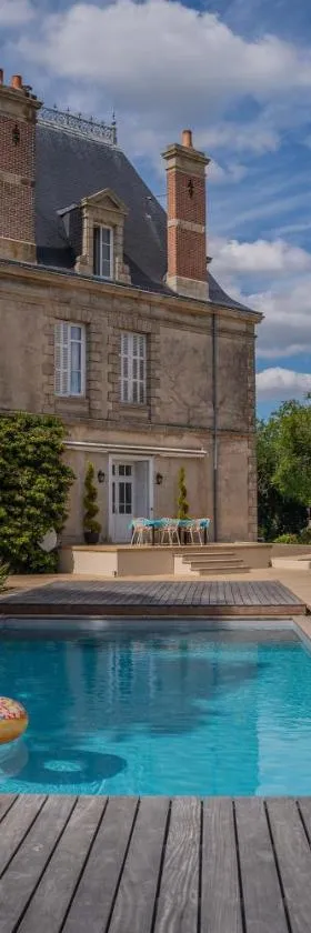 Le Château des Tourelles en Vendée，位于La Gaubretière的酒店