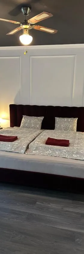 Noclegi Apartamenty Amla，位于Biadoliny Radłowskie的酒店