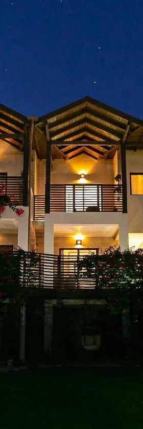 Shiva Boutique Hotel - Praia do Rosa，位于普腊亚罗萨的酒店