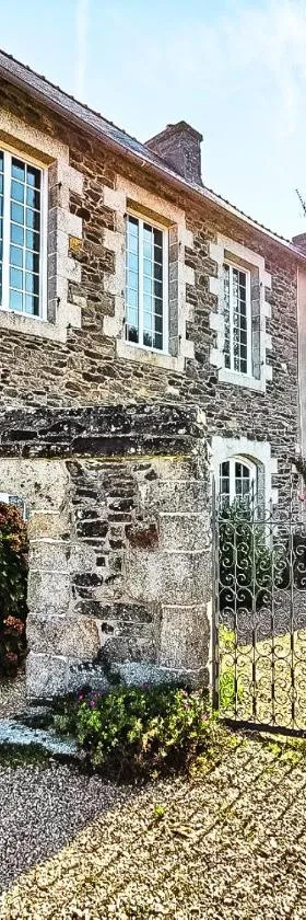 Ty Monde - Chambres d'hôtes en Finistère，位于Poullaouen的酒店